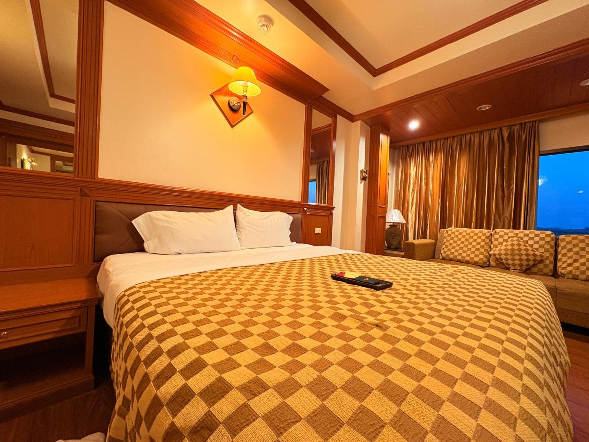 Taksilahotel Maha Sarakham Εξωτερικό φωτογραφία