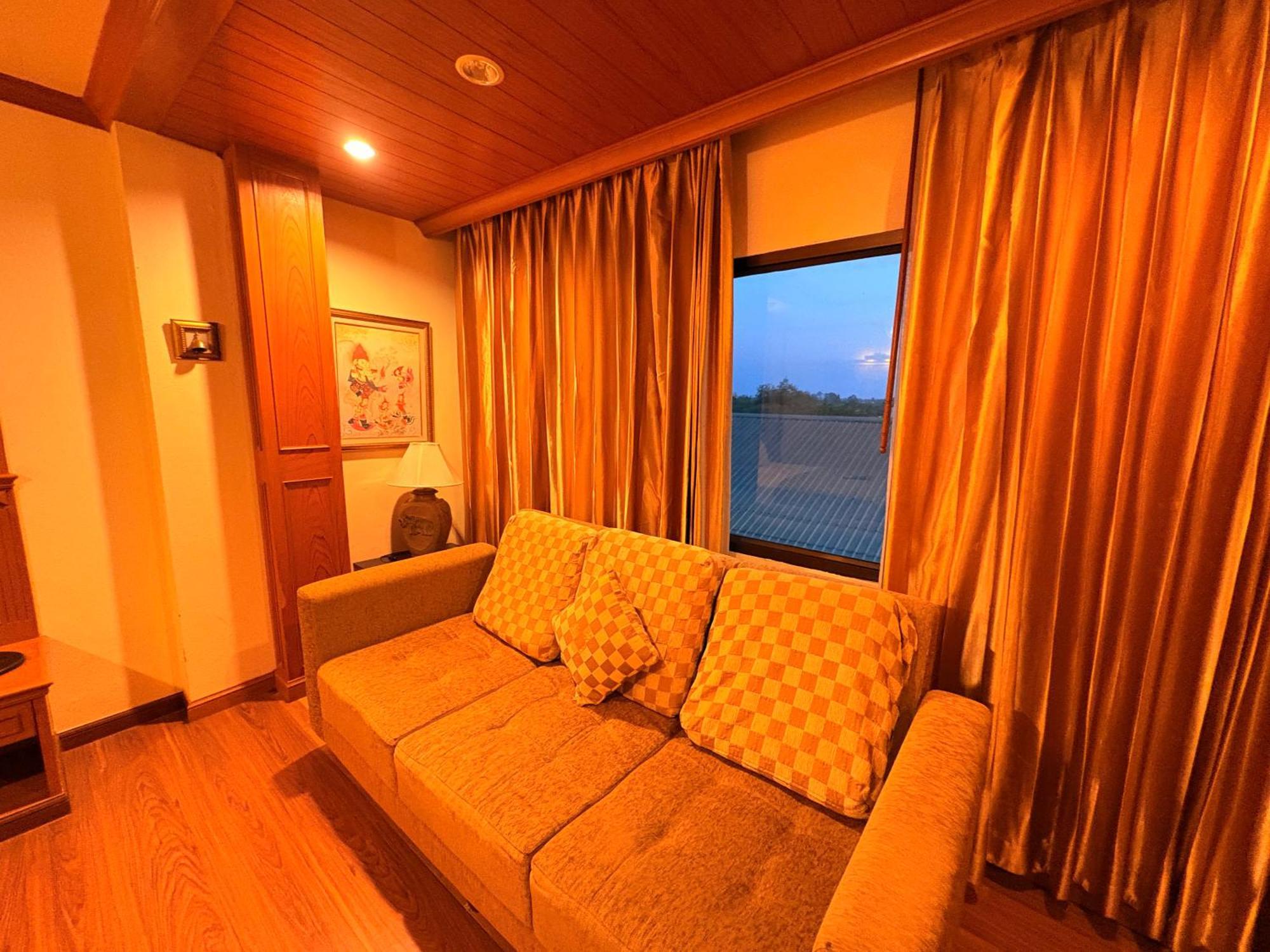 Taksilahotel Maha Sarakham Εξωτερικό φωτογραφία